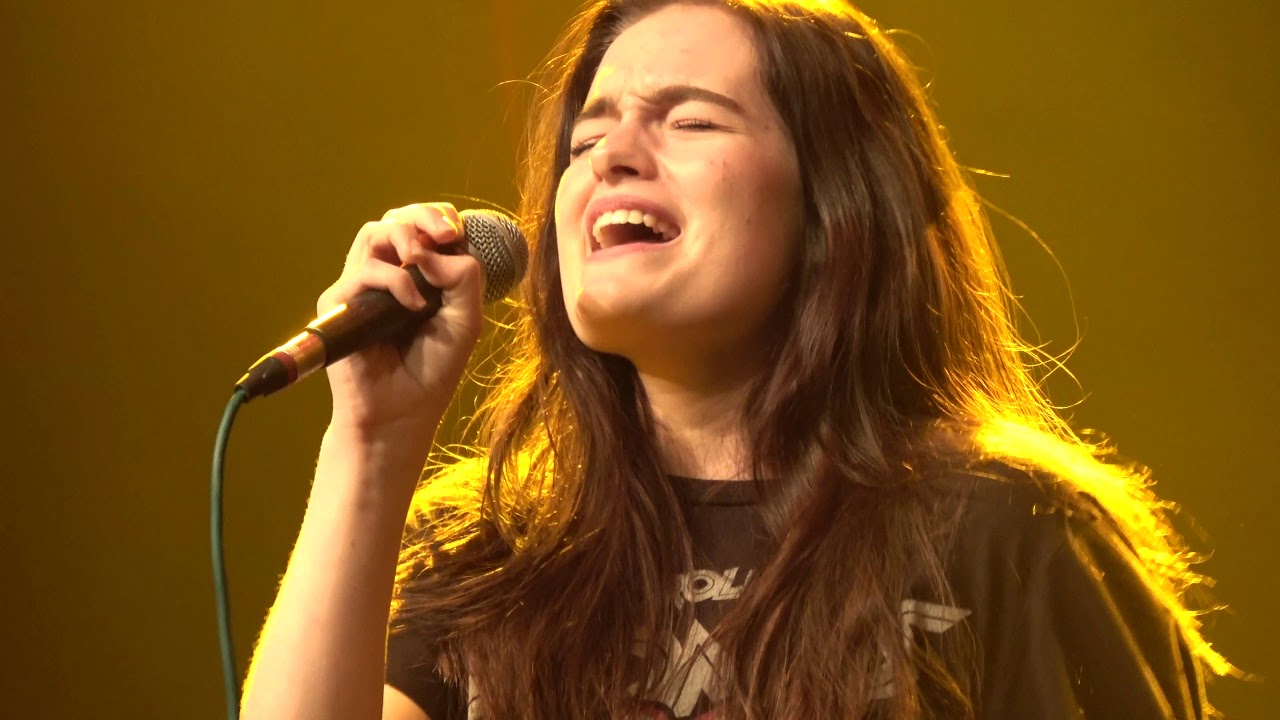 Madelief M&uuml;hren - Hit Me Baby One More Time 4k