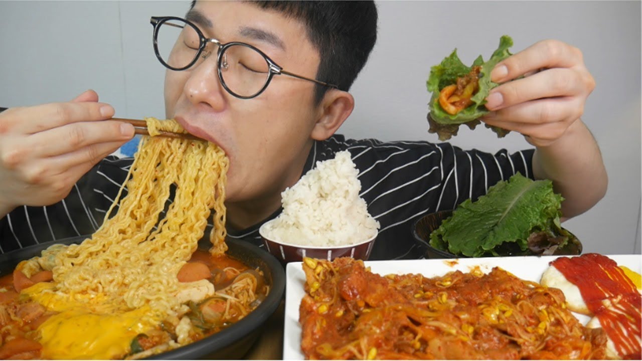 만들기 참 쉽죵~?[[콩나물불고기와 라면사리부대찌개 계란후라이]]먹방 Real Sound Mukbang Social Eating Sound