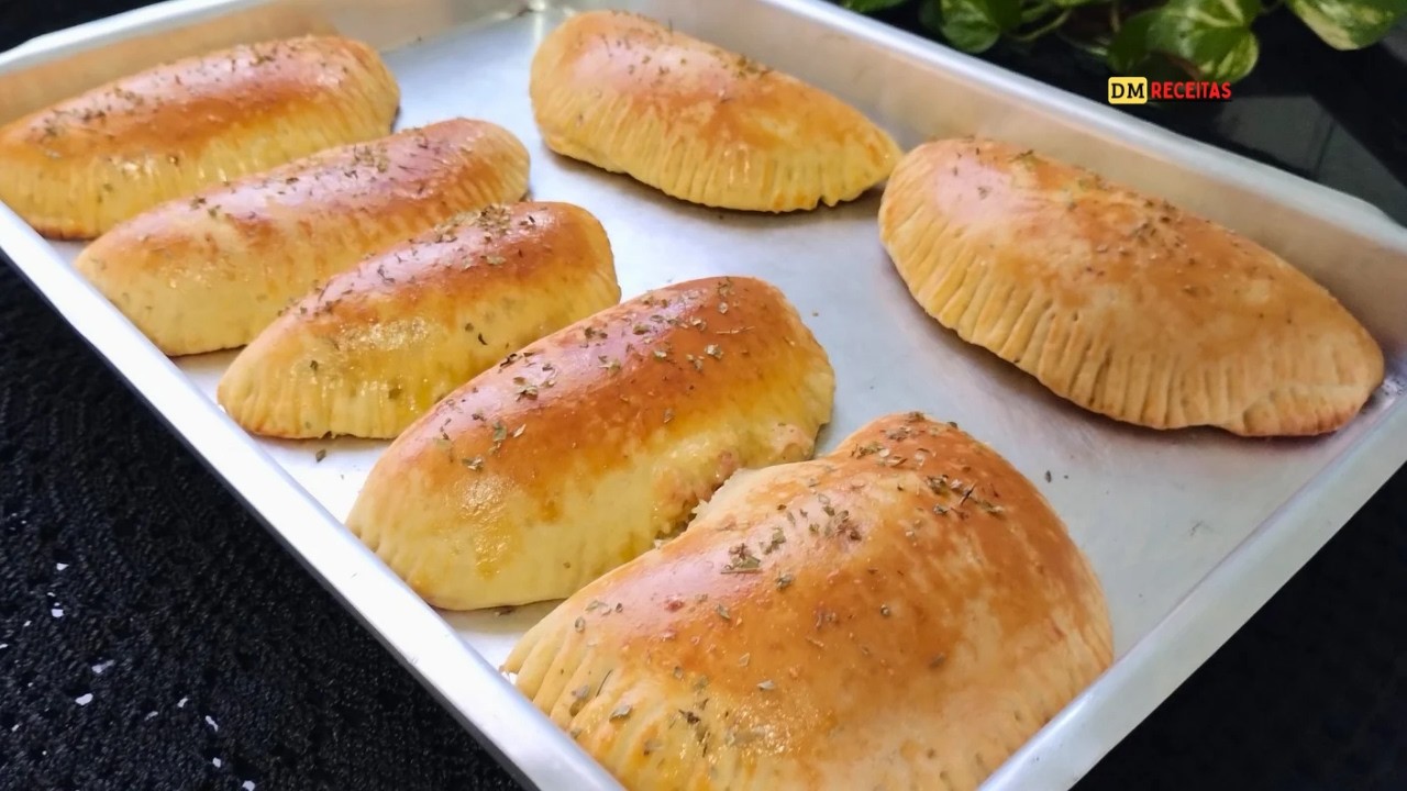 VOCÊ NUNCA MAIS VAI QUERER OUTRO PASTEL ASSADO DEPOIS DESSA RECEITA!