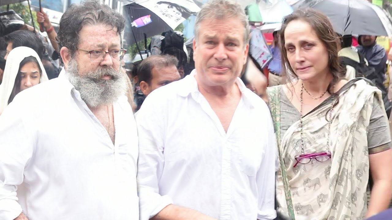 Shashi Kapoor's Children At his Last Rites Ceremony