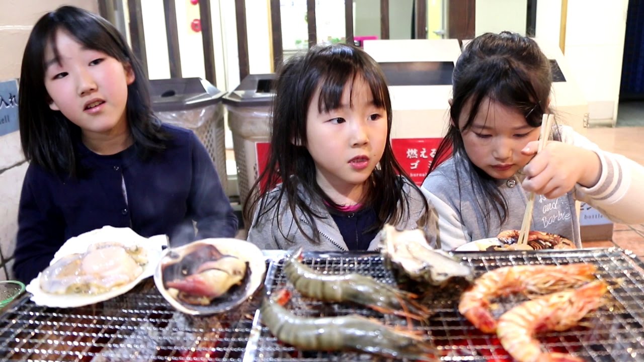 八食センター七輪村で新鮮な魚介と高級肉を楽しむ三姉妹