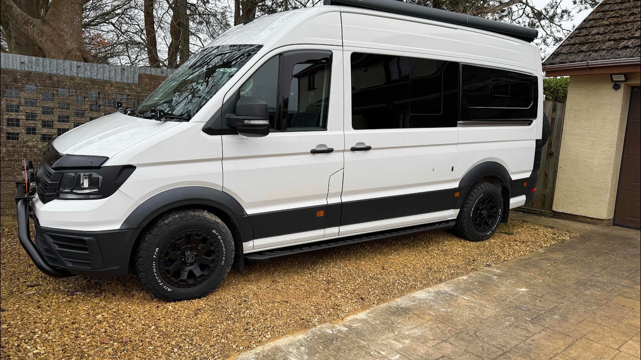 VW Crafter Sidestep/ A bar and lights upgrade.