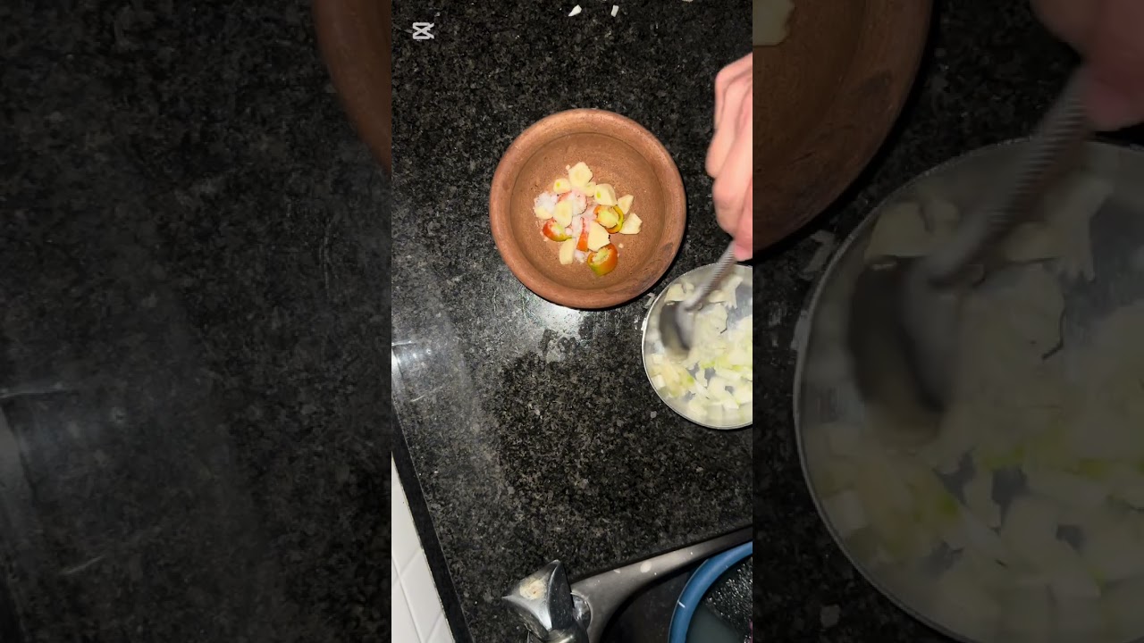 شوربه العدس مع البطاطس 🥔ما تنسوا الاشتراك بقناتي وتفعيلزر الجرس واللايك 👍