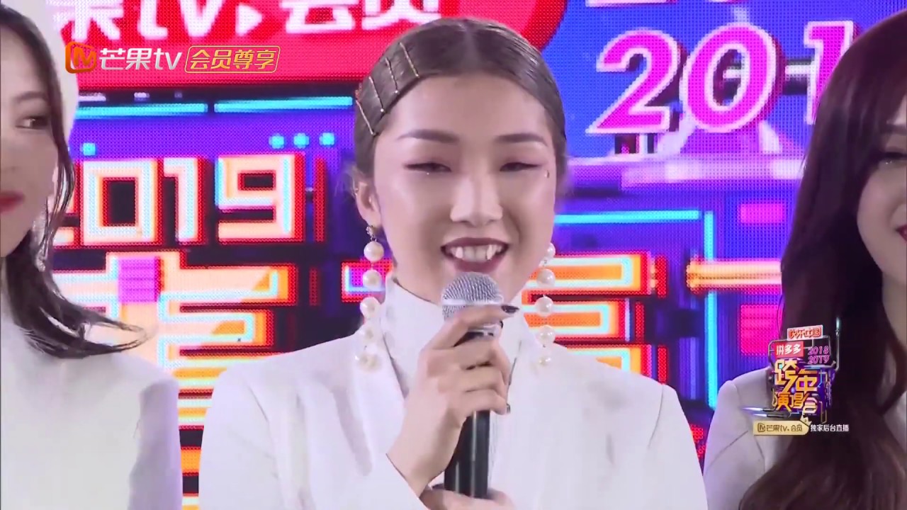 《2019湖南卫视跨年演唱会》明星嗨唱集锦：火箭少女101嗨唱《卡路里》 和大黄互动太萌了【湖南卫视官方频道】