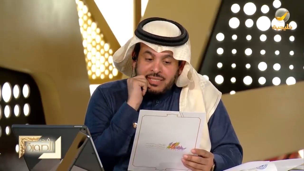 لحظة إعلان المديفر اسم الفائز بكأس (الشداد) لمهرجان الملك عبدالعزيز للإبل6 وصاحب المركز الثاني