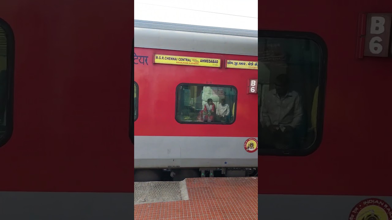 12655 Ahmedabad Chennai Central Navjeevan Super Fast Express standing at Akola Jn #train