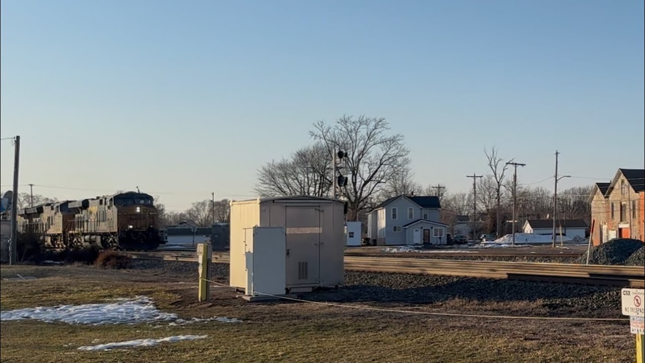 Eastbound CSX intermodal i116