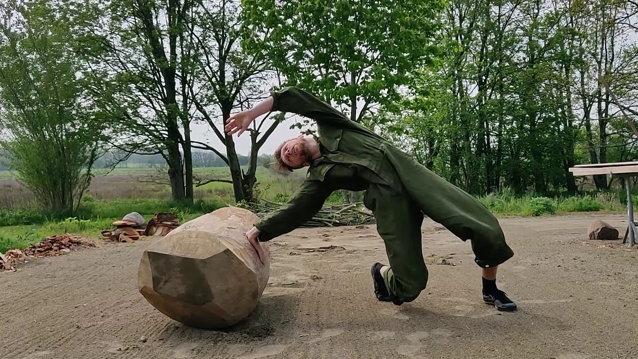 Contact Improvisation - Dancing with an Object