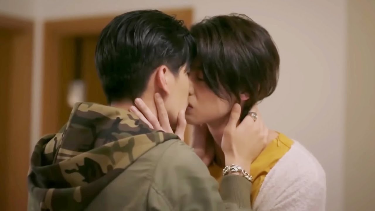 小受以為上司愛的是女人，瘋狂吃醋把自己灌醉，把上司心疼壞了抱住他激吻！