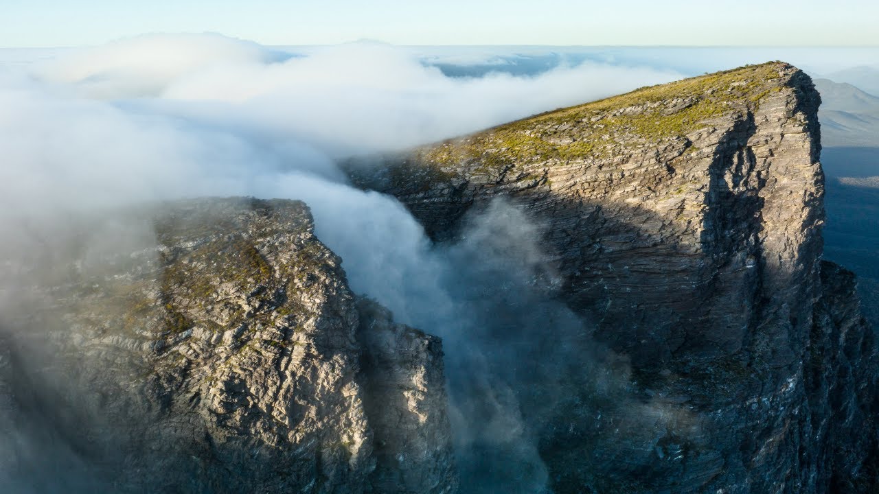Bluff Knoll / Pualaar Miial and the Cloud Waterfall