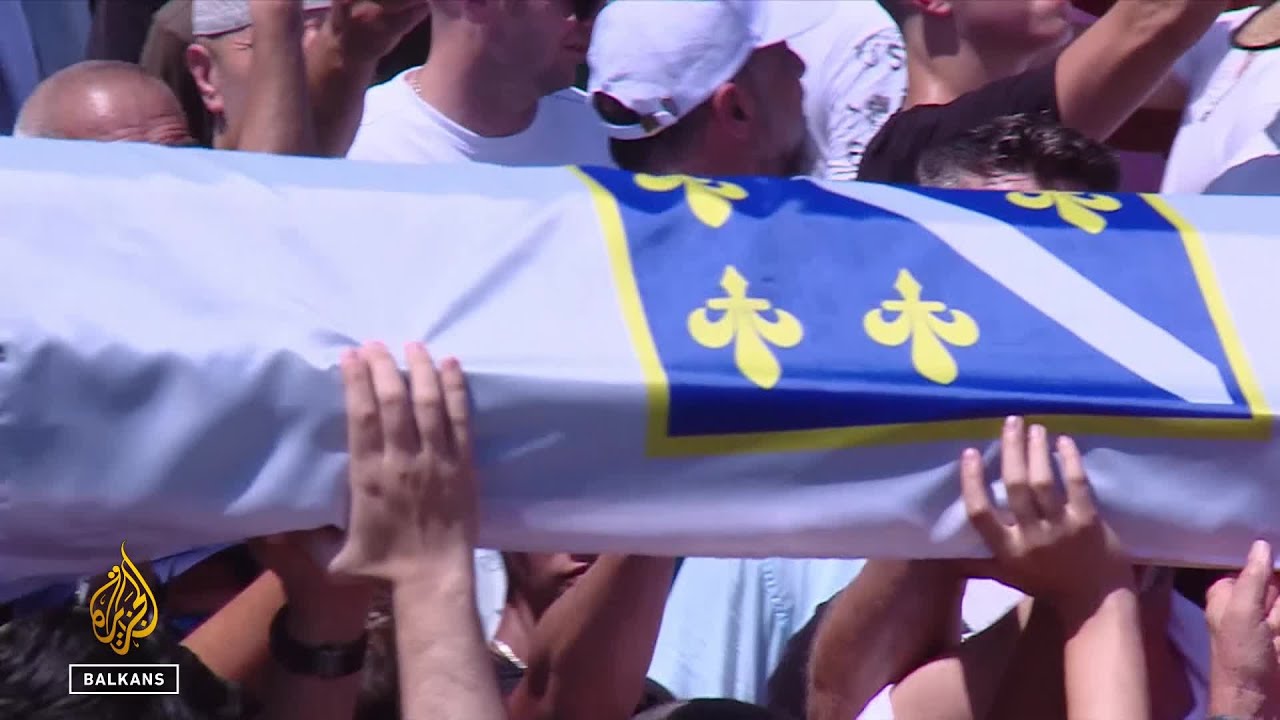 Klanjana dženaza za 14 ubijenih Bošnjaka, u tabutima često samo pokoja kost