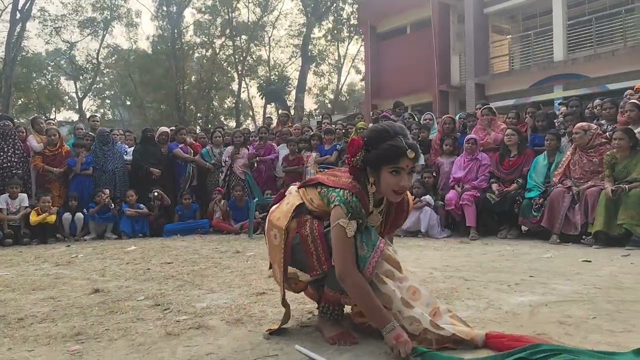 নৃত্যশিল্পী মৃত্তিকা চক্রবর্তীর অসাধারণ নৃত্য তার নিজের স্কুলে ১