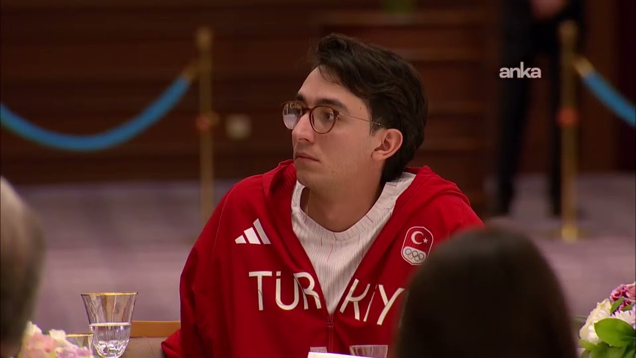 Cumhurbaşkanı Erdoğan Beştepe Millet Sergi Salonu'nda KYK öğrencileri, sporcular ile bir araya geldi
