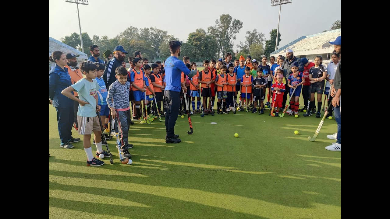 Indian hockey team skipper Manpreet is giving hockey tips to  players of Surjit Hockey academy.