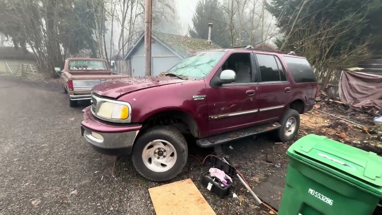 I Bought the Cheapest and Rattiest Ford Expedition Ever | Will it Clean Up? Part 1