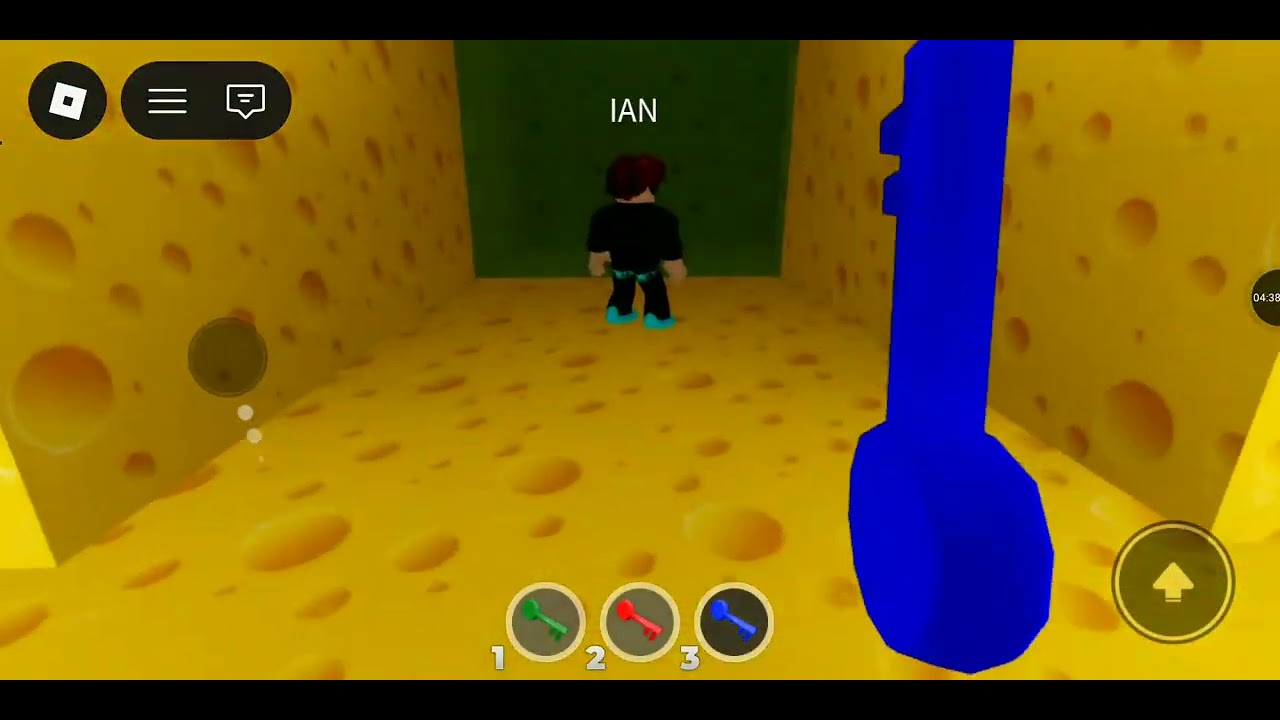 eu jogando o jogo do fuga do queijo e fiquei com muita raiva com a cabeça do jogo pouco tempo