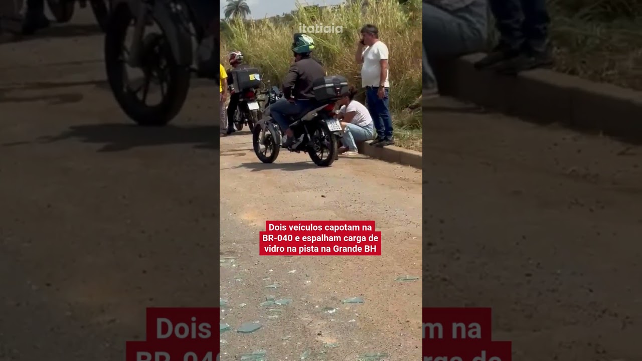 DOIS VE&Iacute;CULOS CAPOTAM NA BR-040 E ESPALHAM CARGA DE VIDRO NA PISTA NA GRANDE BH