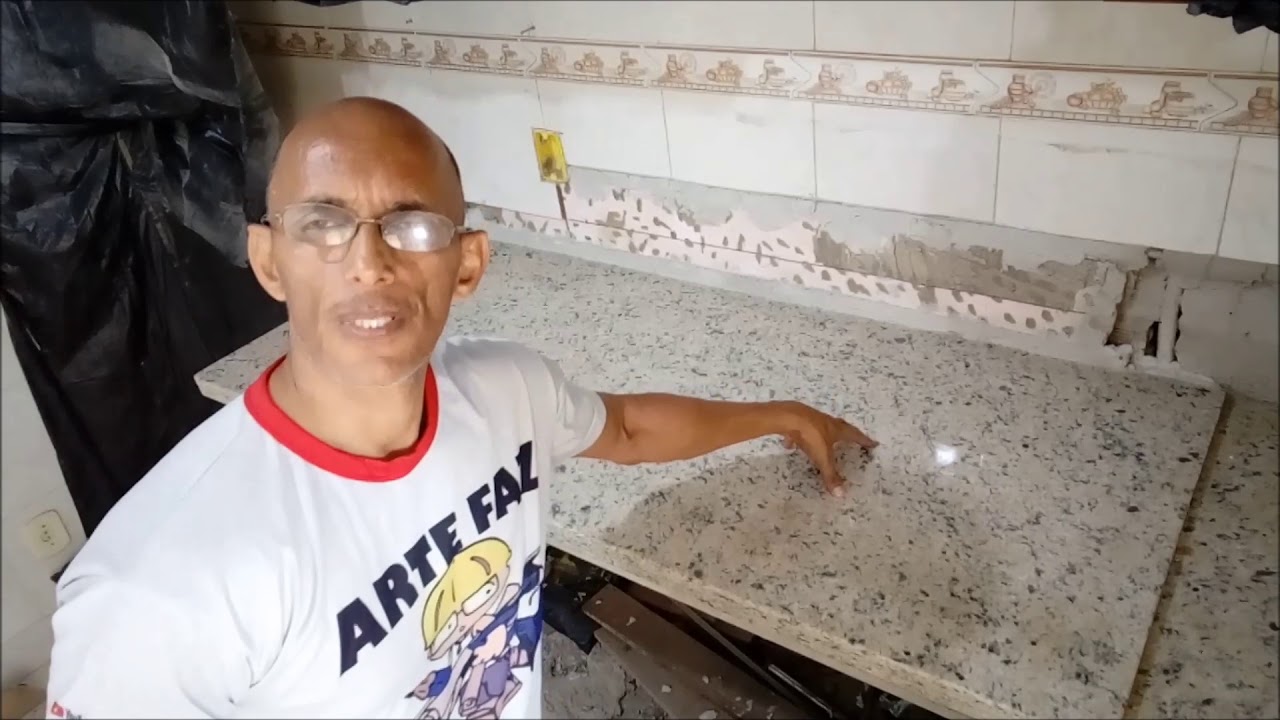 corte na bancada de granito para o cooktop da Consul ser instalado