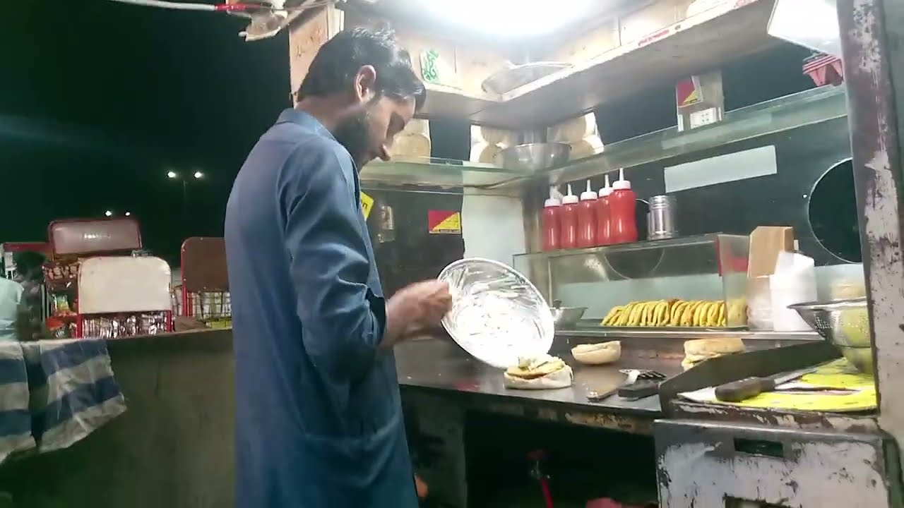 Cantt station 🚉 ⛽ burger 🍔🍟🍔🍟🍔🍟 lajmi burger khayen zaika check Karen Cantt station 2026 new dukaan