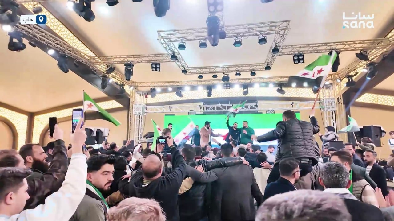 أهالي حلب يحتفلون في الذكرى الـ 15 لانطلاق الثورة السورية