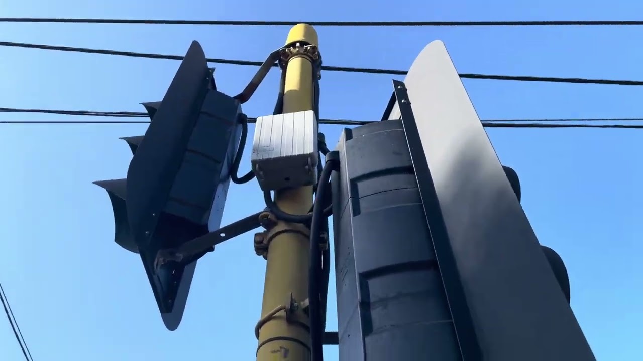 LED traffic lights @ Barkers Rd, Hawthorn (near Findon Cres & Findon St)