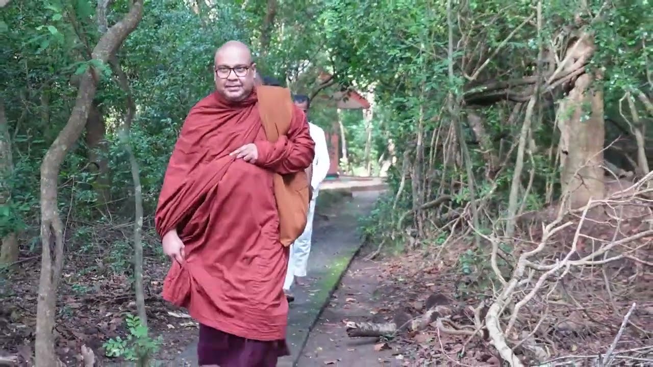 අතිපූජ්‍ය බම්‍බලපිටියේ ඤාණාලෝක ස්වාමීන් වහන්සේ,ඇත්දළගල ආරණ්‍ය සේනාසනය,පිණ්ඩපාත චාරිකා