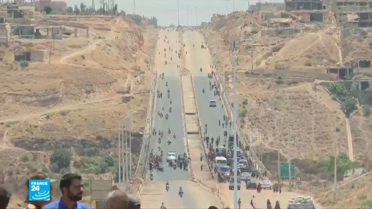 السلطات السورية تعيد فتح طريق حمص-حماة بعد انقطاعه لسنوات