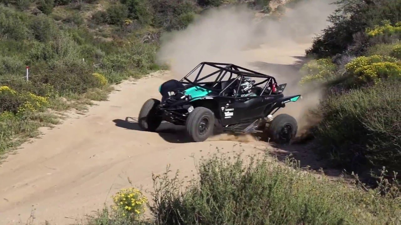 David Sterckx test his Yamaha YXZ 1000r on an amazing road at the edge of the cliffs.