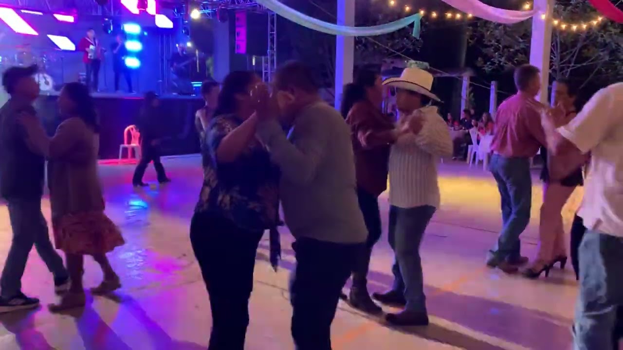 La Cuadra Norteña - Cumbias Vueltas y vueltas, Roberto Ruiz , Mi Yaquesita
