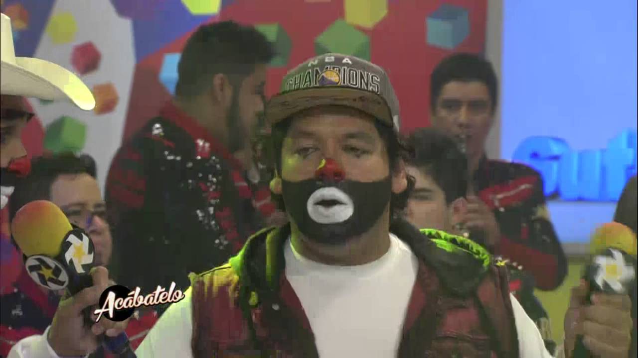 Capillin cantando en Acábatelo