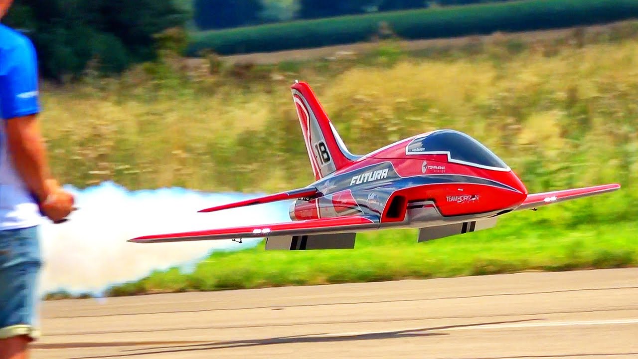 LOW & FAST FUTURA RC TURBINE JET FLIGHT DEMONSTRATION * TOMAHAWK AVIATION