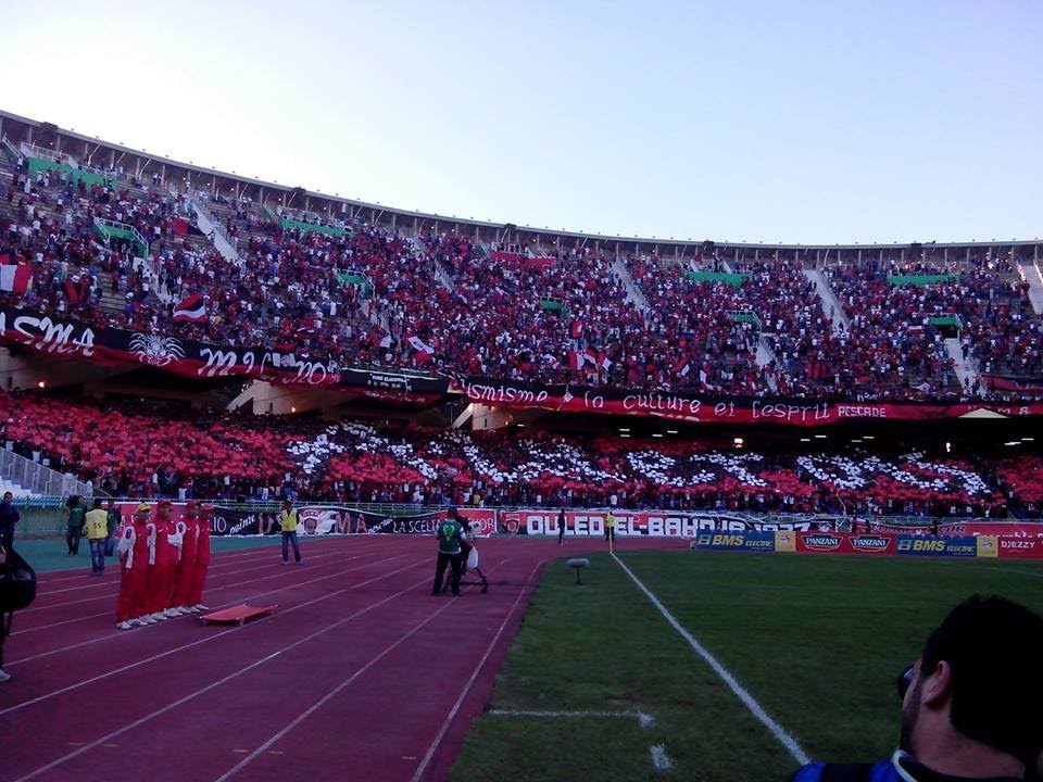 Double tifo de Ouled El Bahdja USMA: 