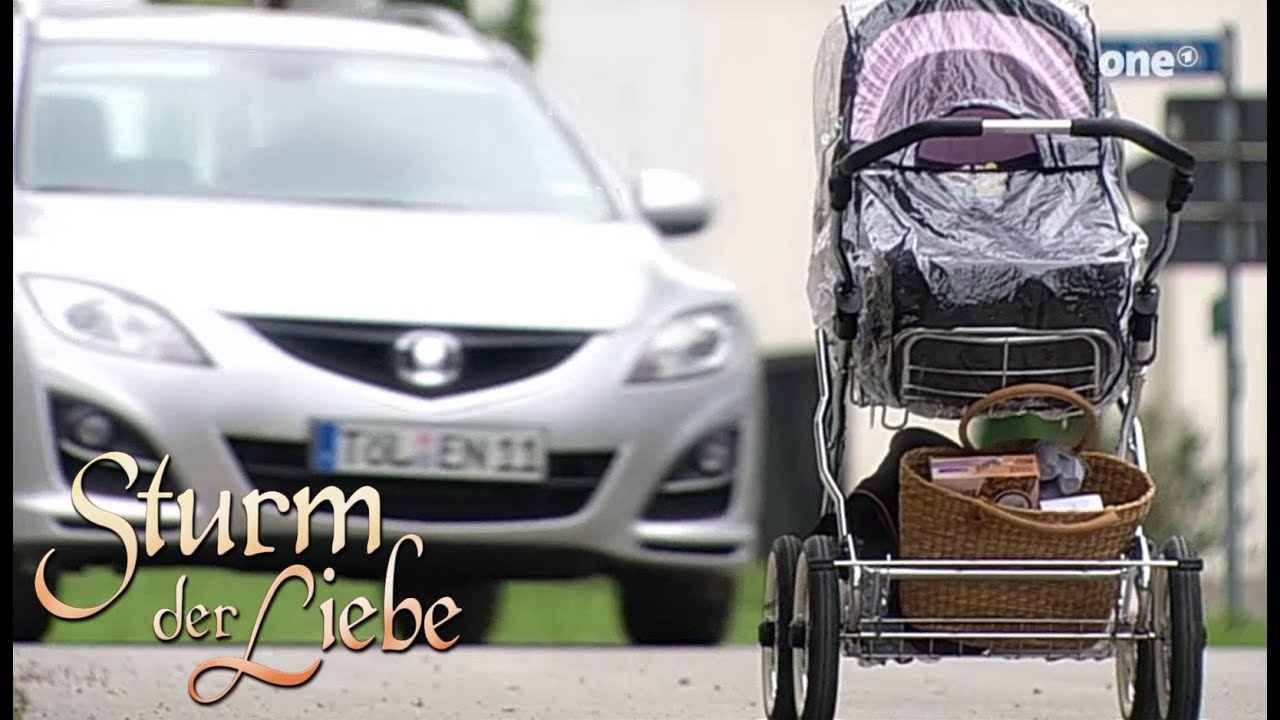 Valentina rollt vor ein Auto - Sturm der Liebe - Spannende Momente