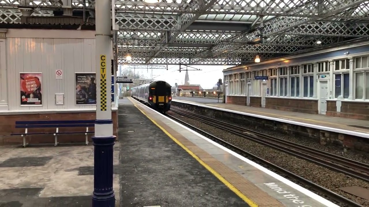 2W25 Glasgow Central-Wemyss Bay 385014 departing Paisley Gilmour Street 26/1/26