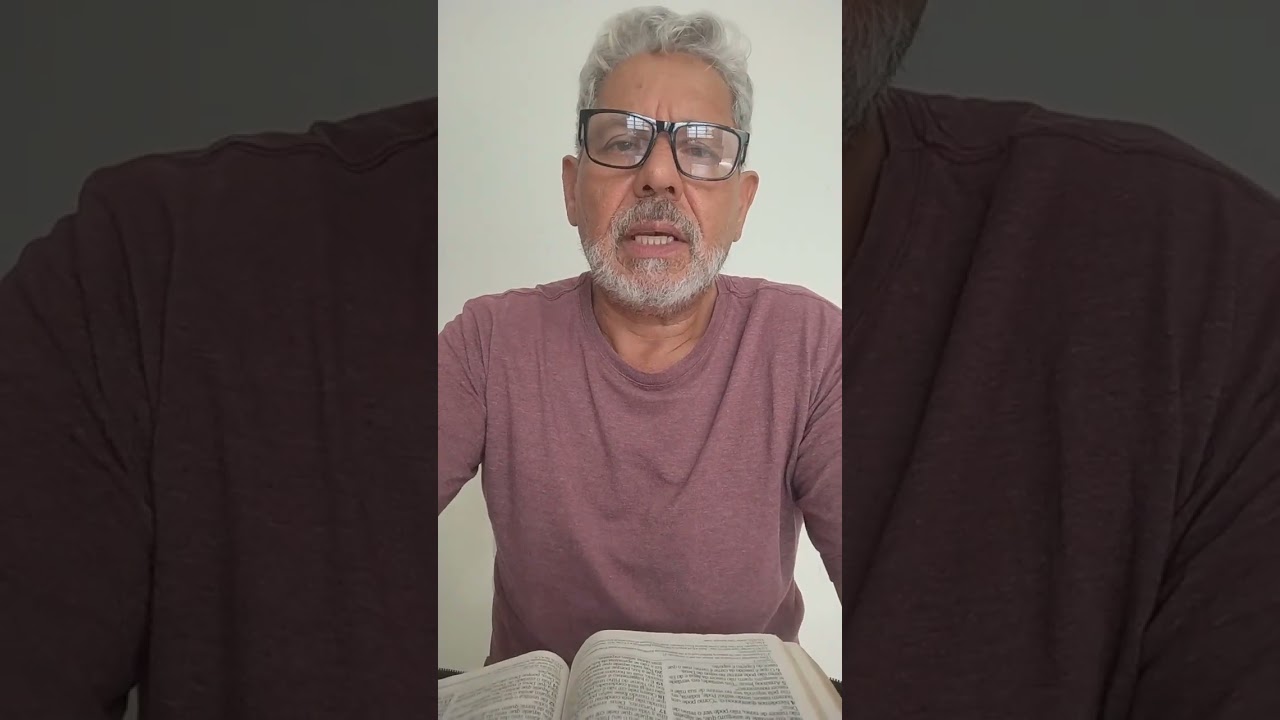 A serpente levantada por...., representou o que para o povo, por Jesus Cristo fez essa comparação? 