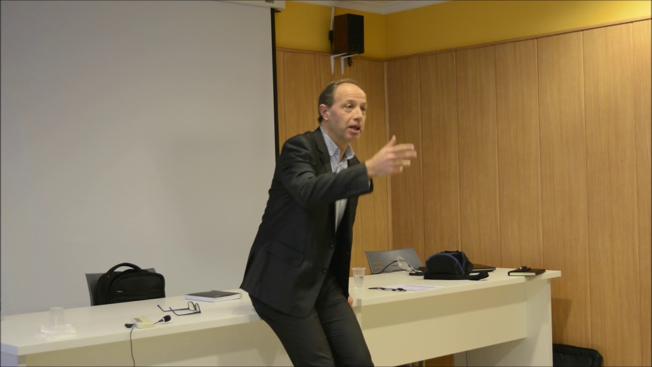 #inteligenciaespiritual  | Francesc Torralba | #filosof&iacute;a  | Ha entrado un rayo de luz en el centro.