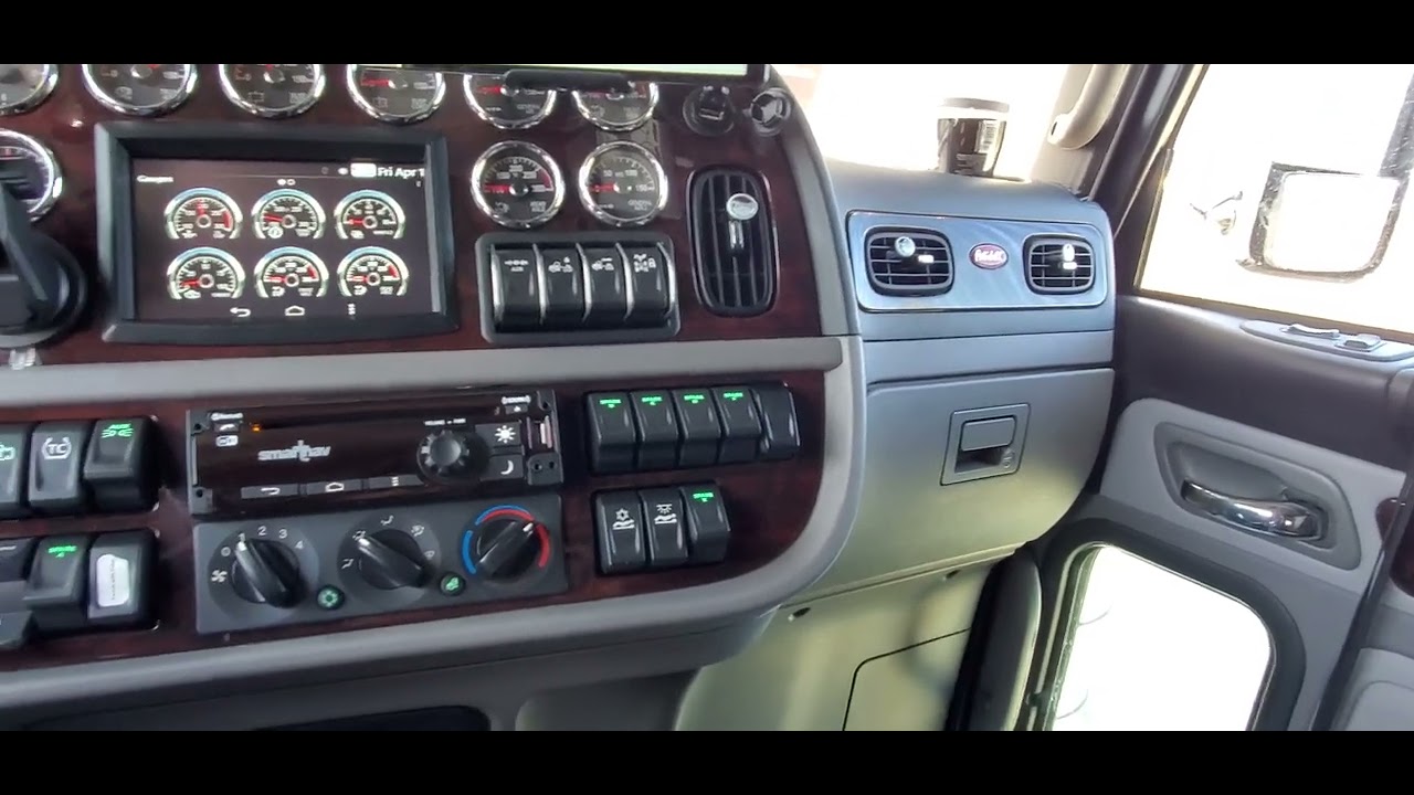 2022 Peterbilt 389 Digital Dash Review