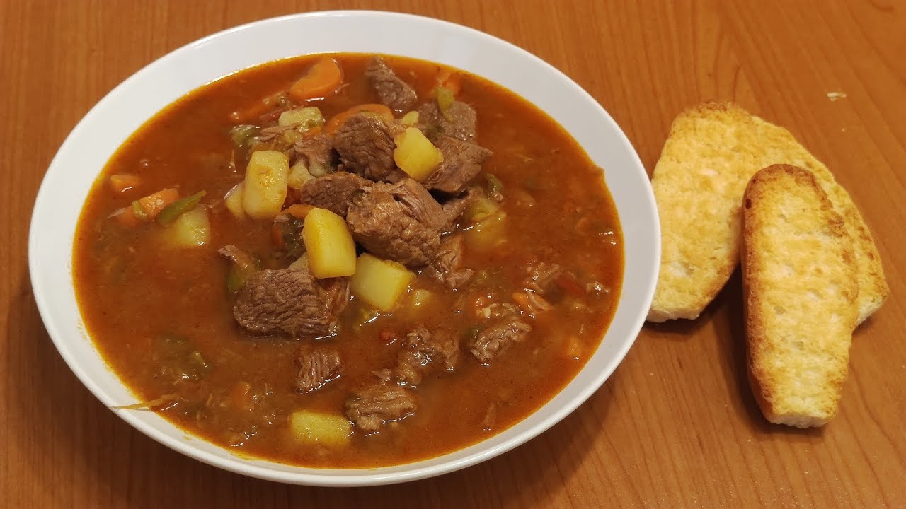 Zuppa di Gulasch Ungherese Ricetta Originale | Spezzatino di Manzo | Secondo Piatto