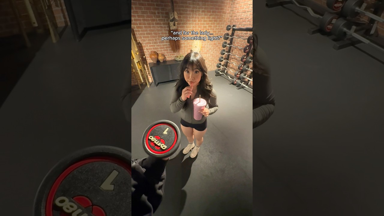 wrong lady 🙂&zwj;&harr;️  #gym #trending #fit #fitness #workout #training   #gymrat #calisthenics