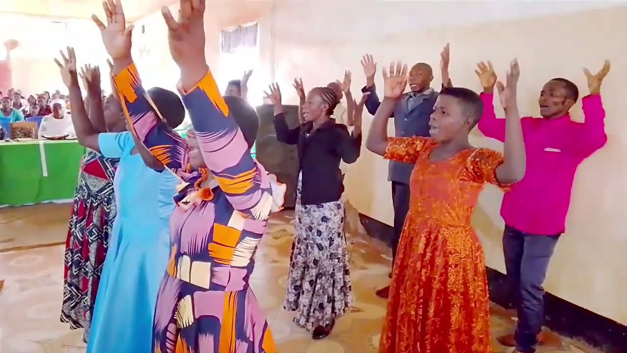 Vijana B.wimbo. Baada ya tabu. Wakiimba kwenye ibada.