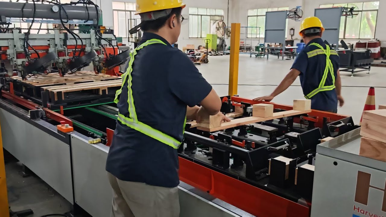 Automatic nailing machine for circular molds