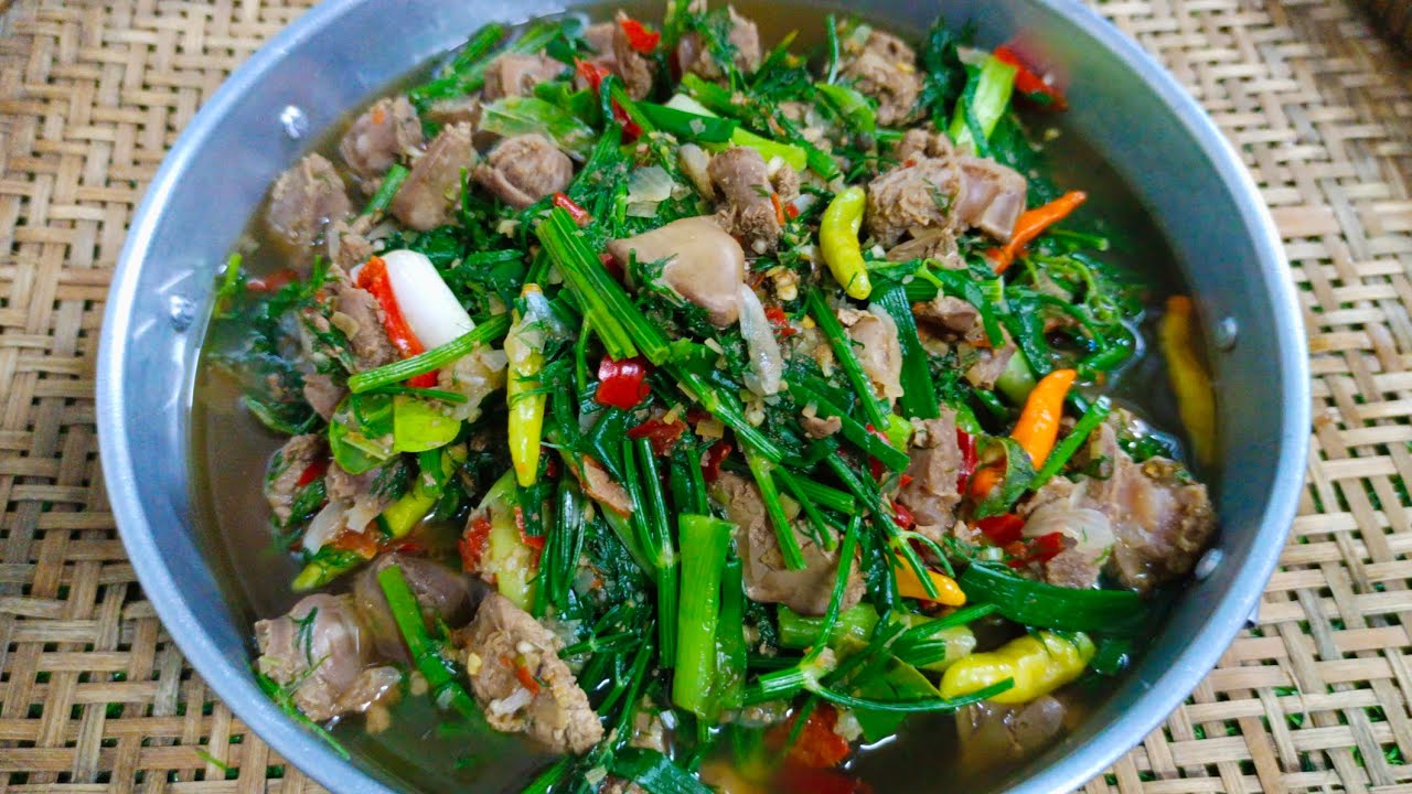 แกงอ่อมเครื่องในไก่ใส่ผักชีลาว อ่อมตอนไหนก็อร่อยไม่เคยเปลี่ยน สไตล์| ครัวบ้านๆ Channel