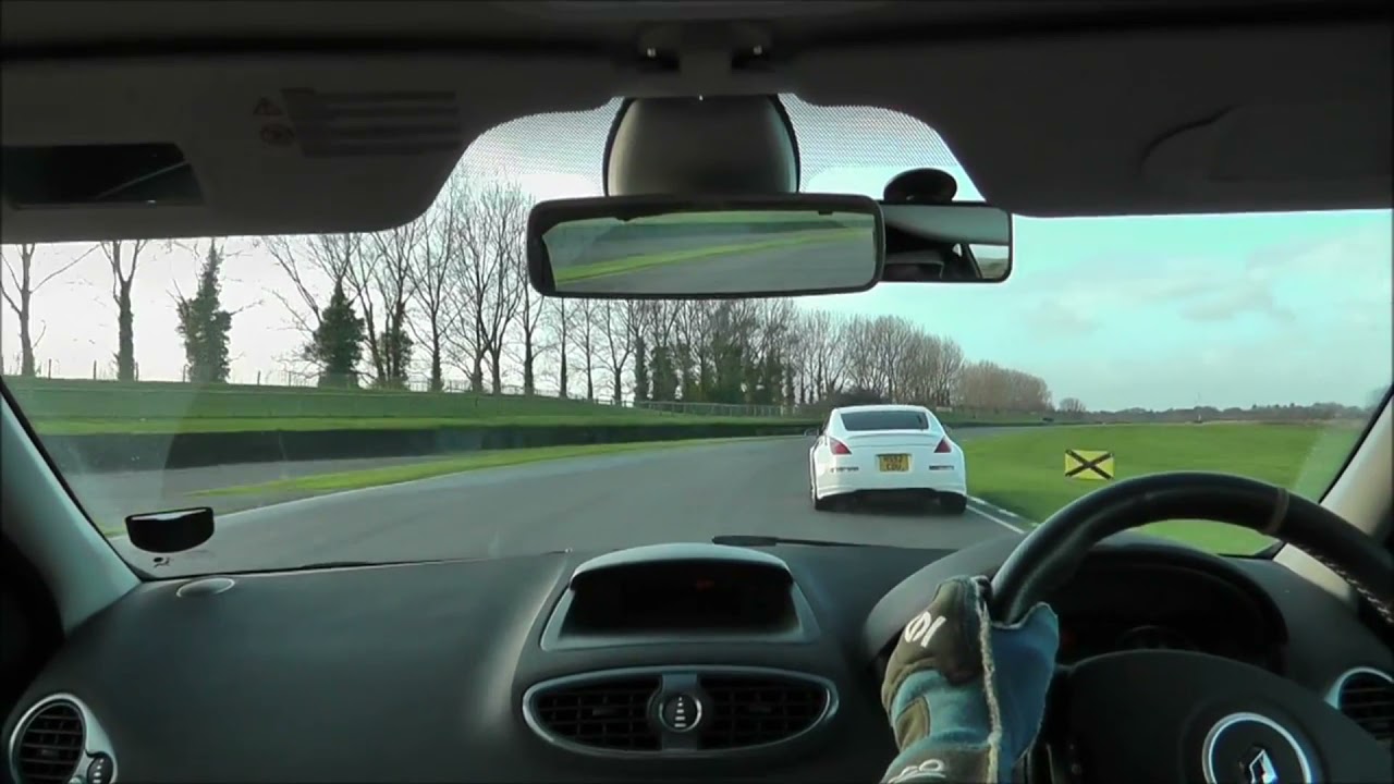 2011 - Renault Clio 200 vs Nissan 350Z