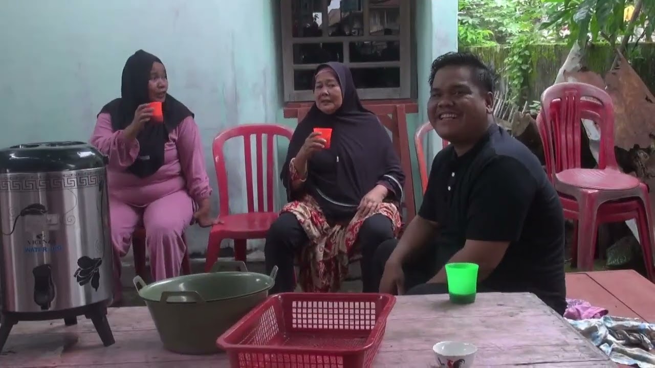 Turis Petangan makan Juada