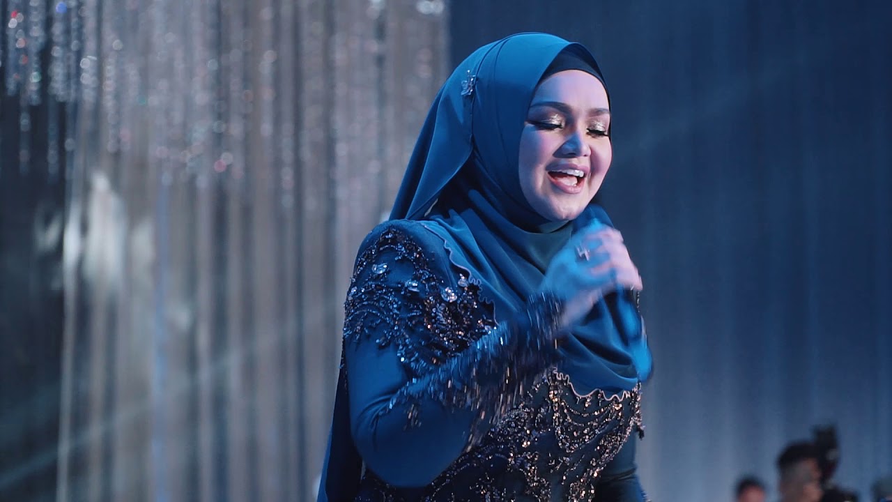 SITI NURHALIZA - COVER CINTA LUAR BIASA LIVE AT WEDDING