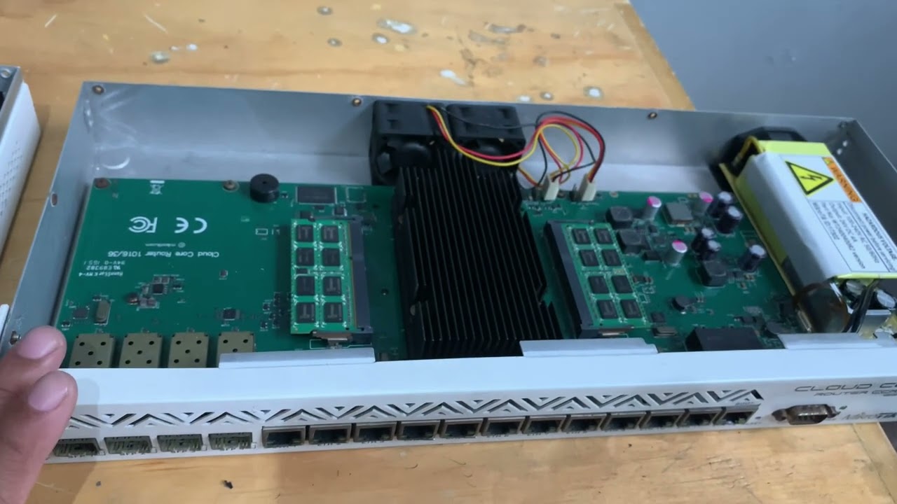Perbedaan mikrotik ccr1036 Versi 2 dengan mikrotik Versi 1