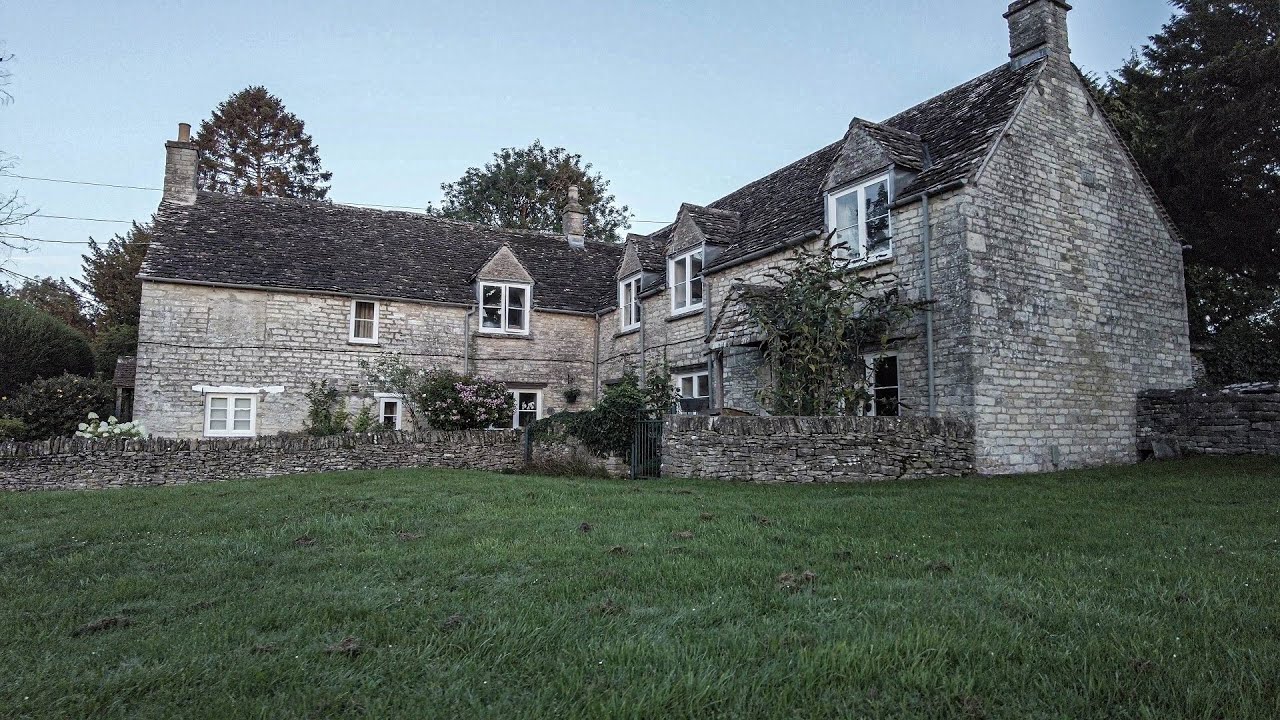 Summer Sunrise Walk in a Cotswold Village