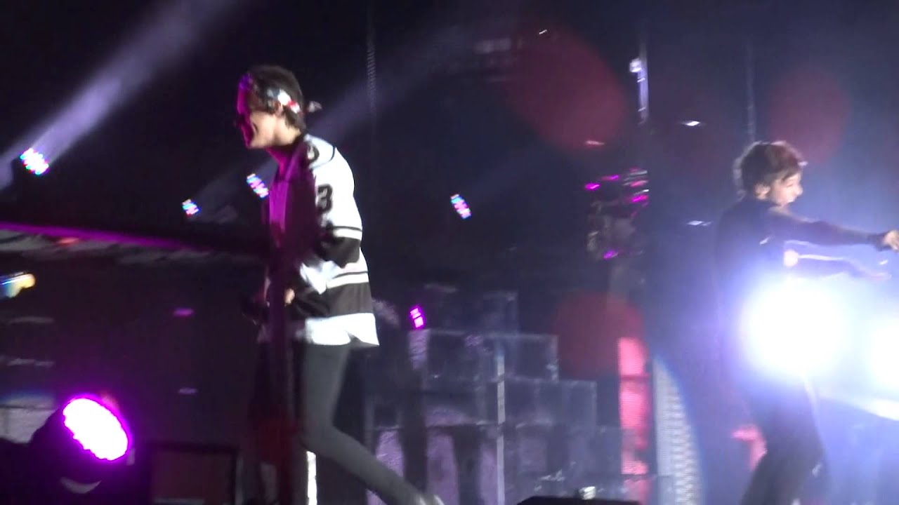 One DIrection - Live While We're Young | Hershey 7-6-2013