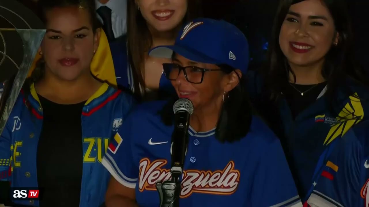 LLEGA LA COPA DE LA SEXTA EDICIÓN DEL CLÁSICO MUNDIAL DE BEISBOL AL PALACIO DE MIRAFLORES