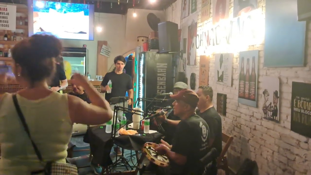 Hoje meu  sextou fui com meus pais prestigiar o grupo a toca do samba no Oh madalena part15